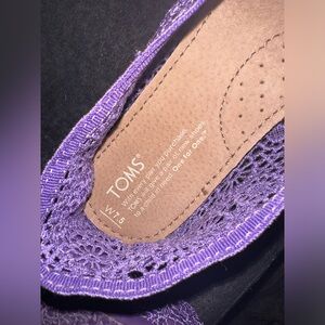 TOMS crochet flats BRAND NEW